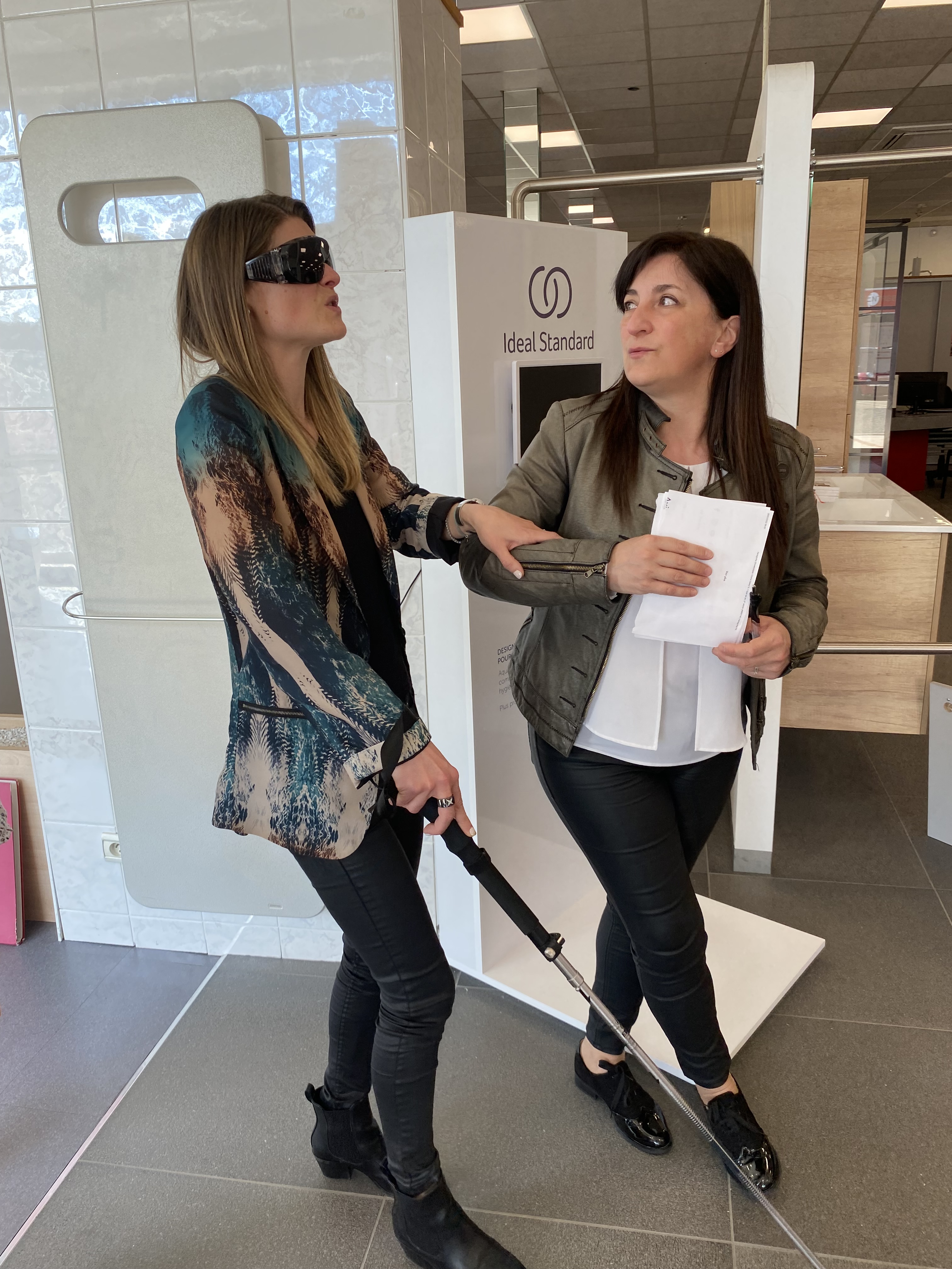 Enseigne Grandbains - Formation "Personnes à Mobilité Réduite"