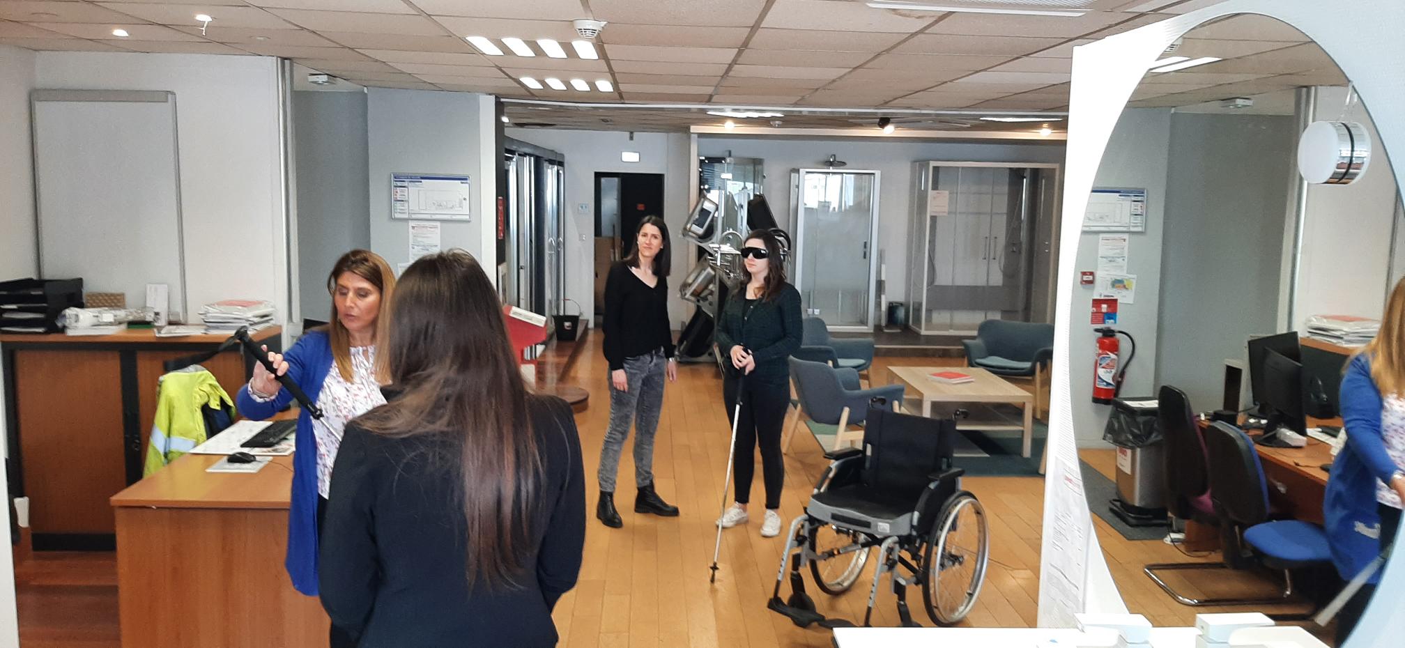 Enseigne Grandbains - Formation "Personnes à Mobilité Réduite"